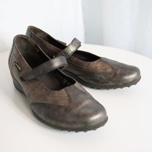Mephisto LEIDINA bronze leather shoe for women with velcro closure
